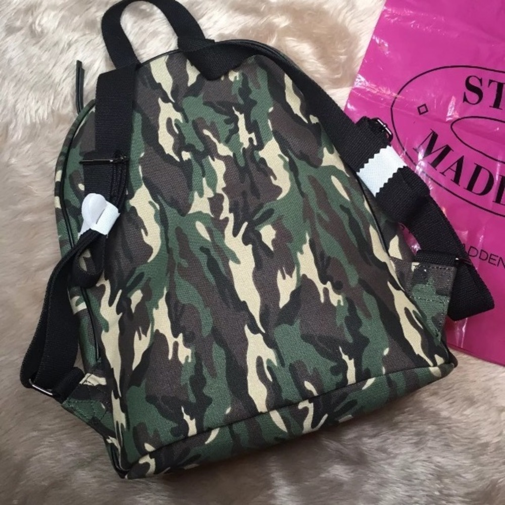 STEVE MADDEN CAMO BACKPACK - Picture 3 of 7